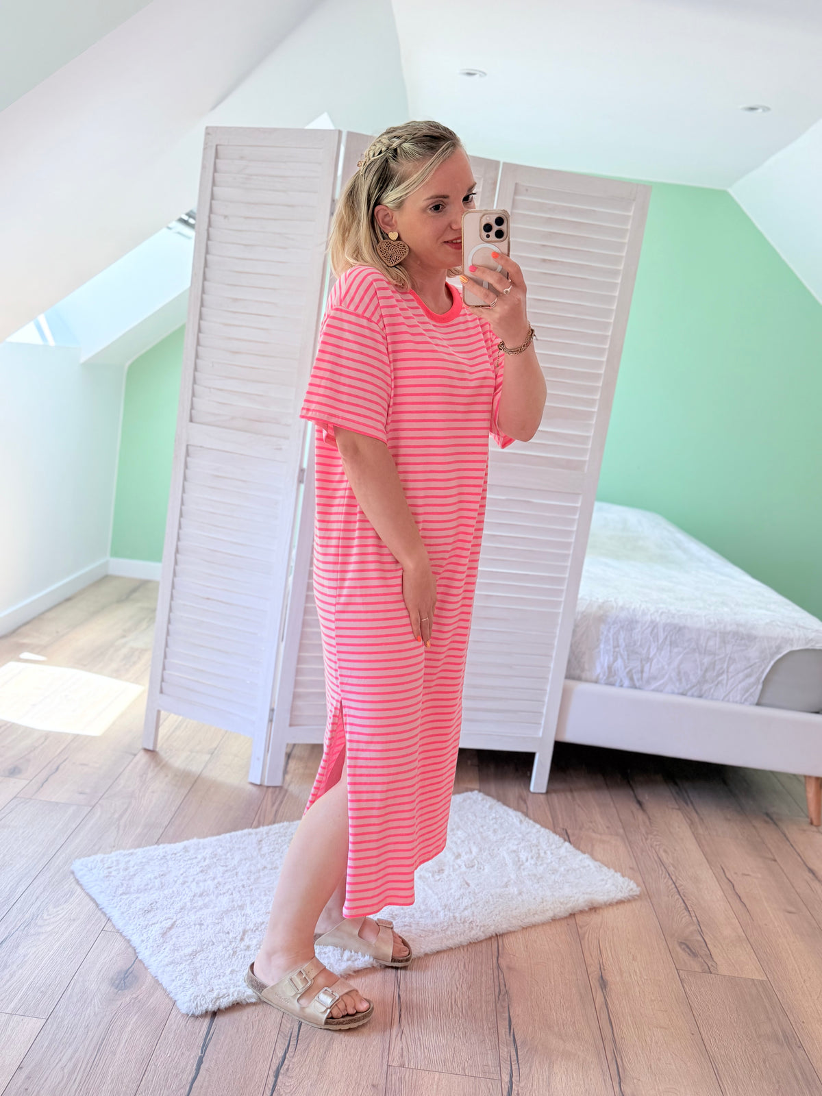 Robe. LEOCADIE
