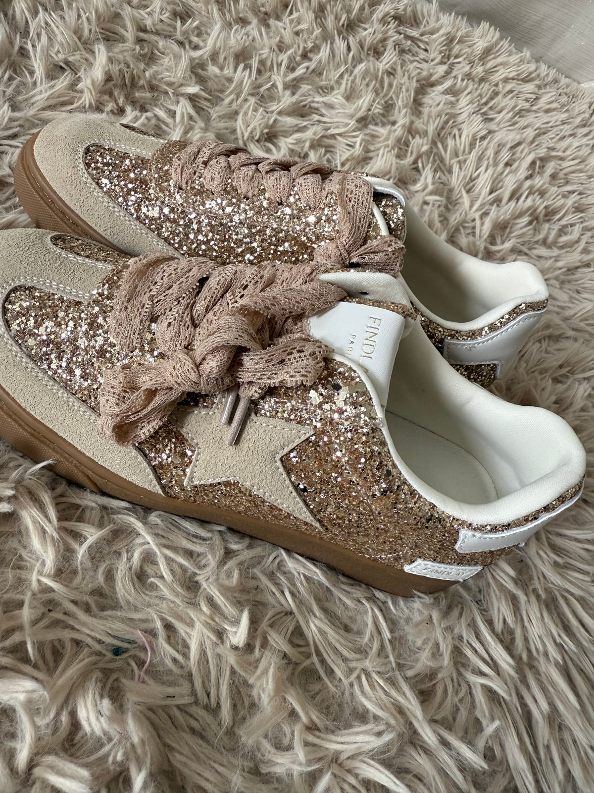 Basket sequins