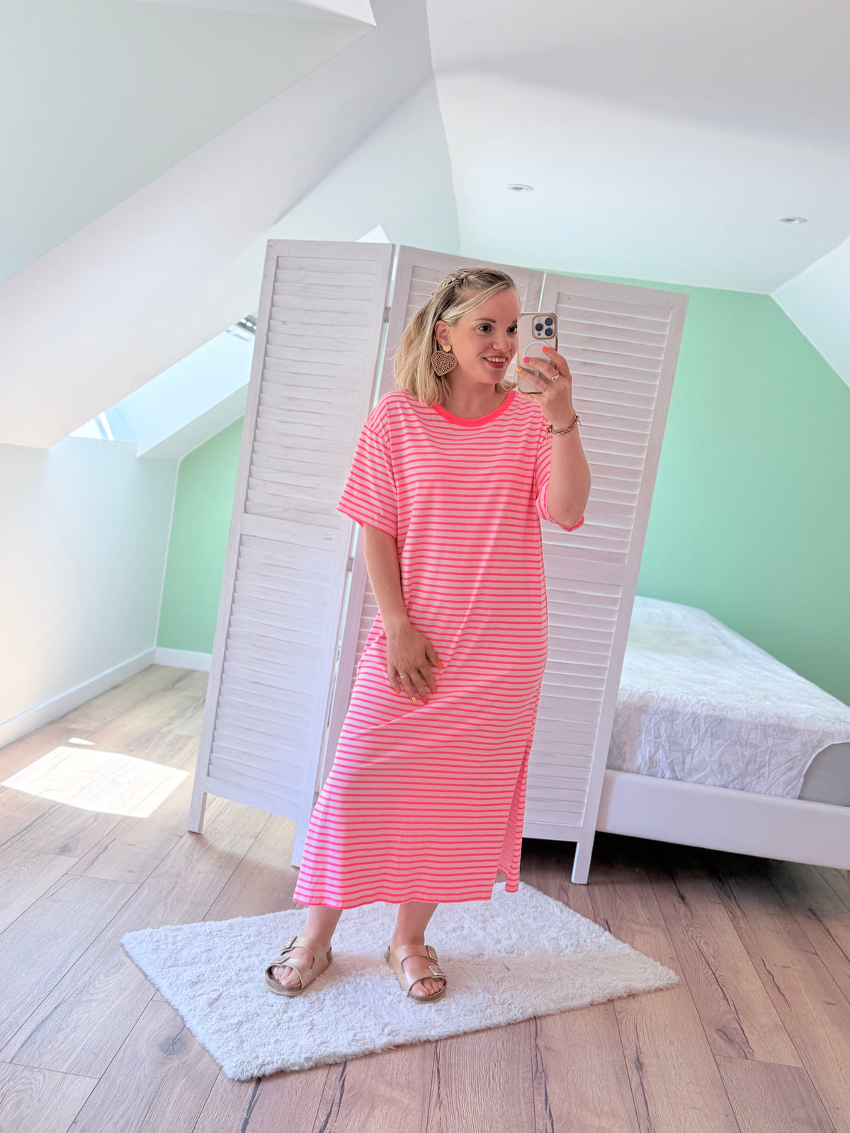 Robe. LEOCADIE