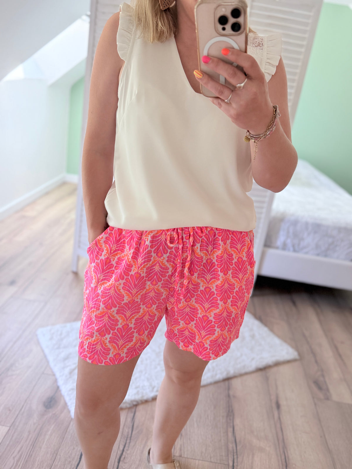 Short DELPHINE