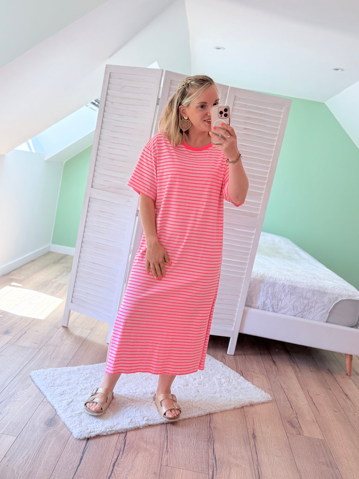 Robe. LEOCADIE